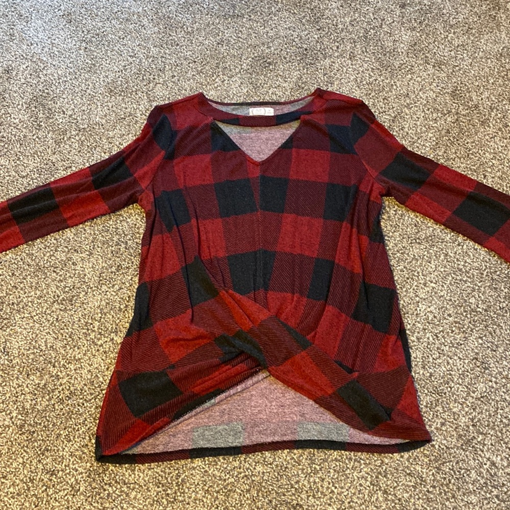 Maurices long sleeve cut out neck Buffalo plaid shirt. Size M